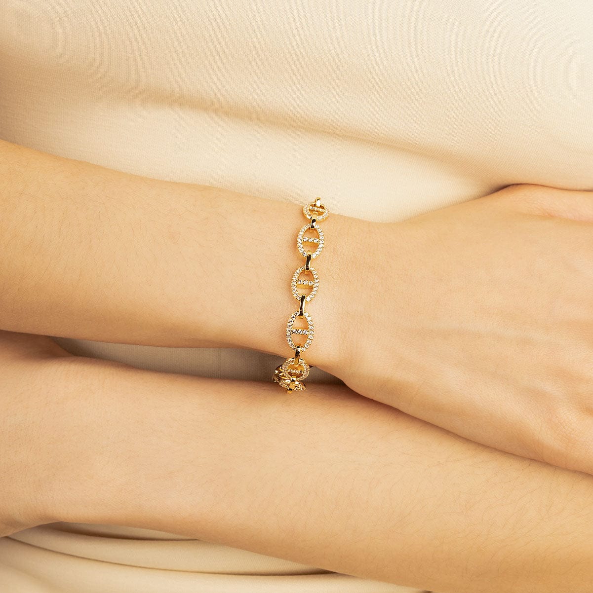 APM Monaco Must Have yacht Club maille marine chain bracelet worn on arm