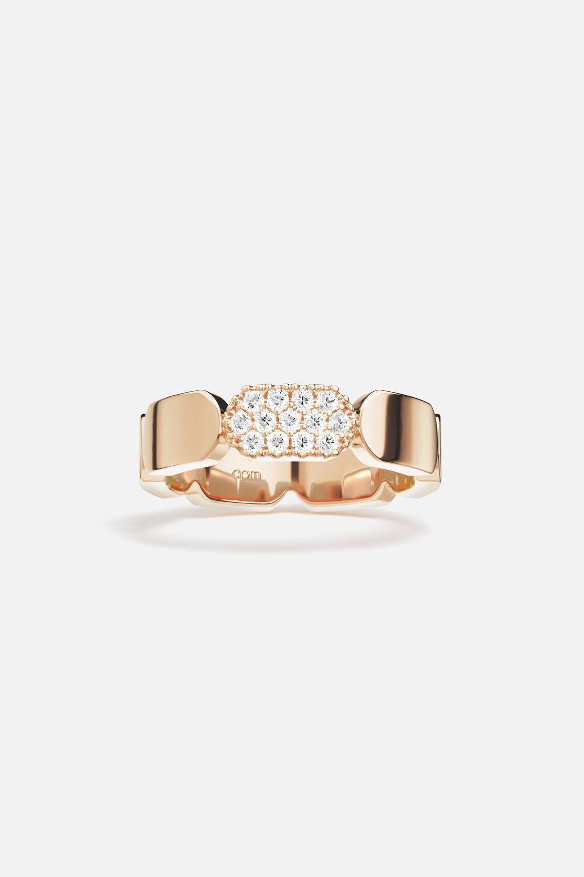 APM Ring in rose color, bold links meet a shimmering pavé signature.