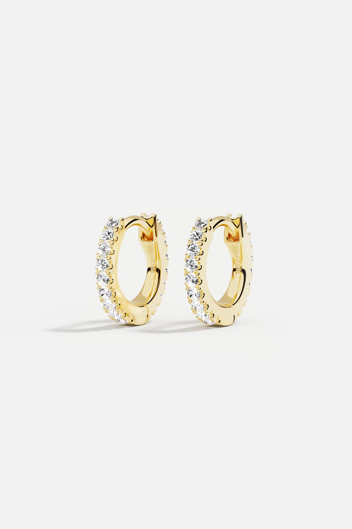 APM Hoop Earrings in warm gold color, a timeless sparkle for every day.