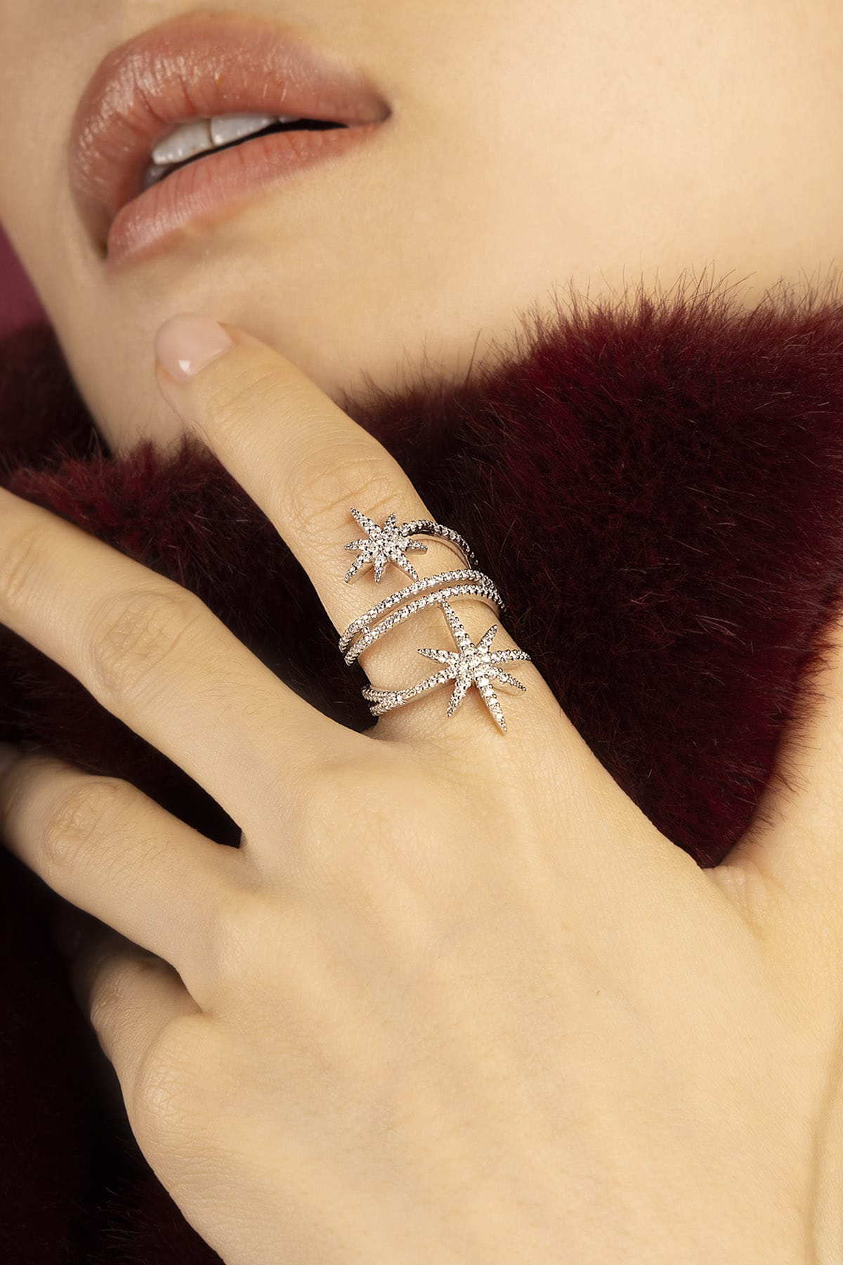 Woman wearing APM Météorites Ring, a celestial spark of quiet glamour.