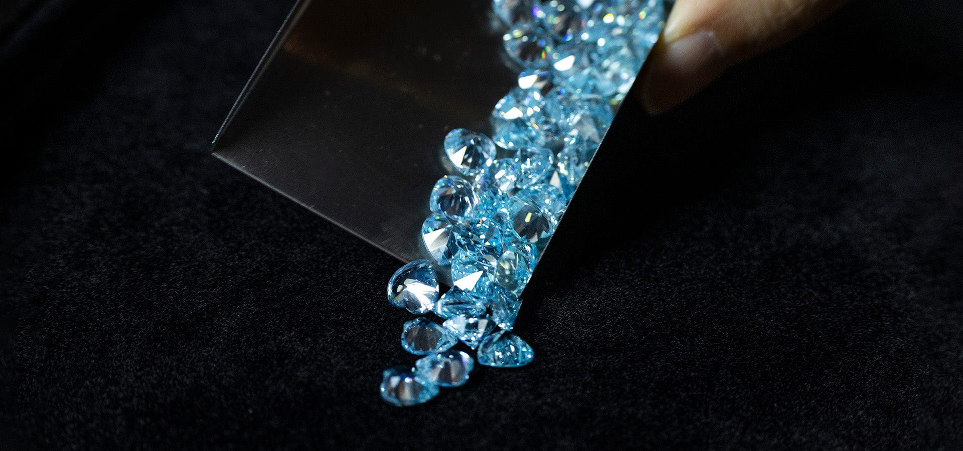 APM Monaco Wonderland Aqua Stones