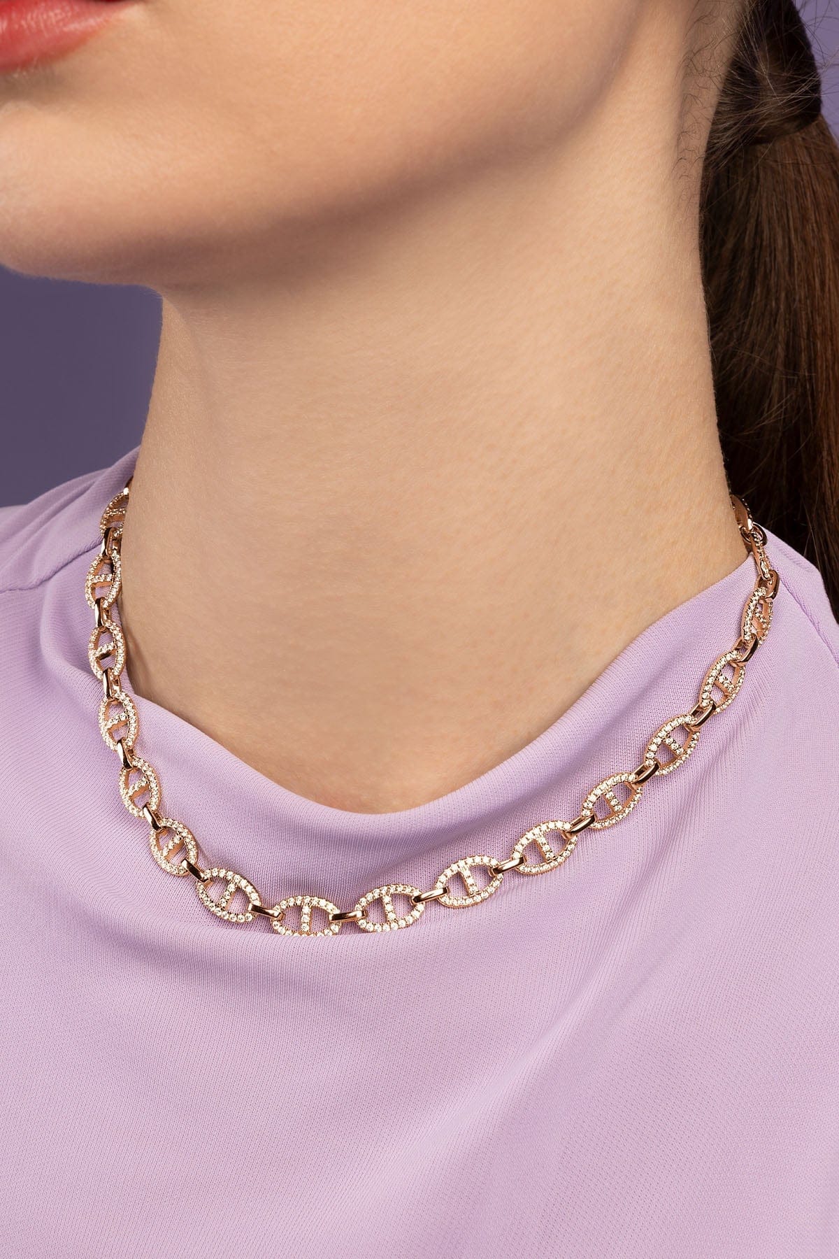 Rose gold chain necklace being worn by a model.