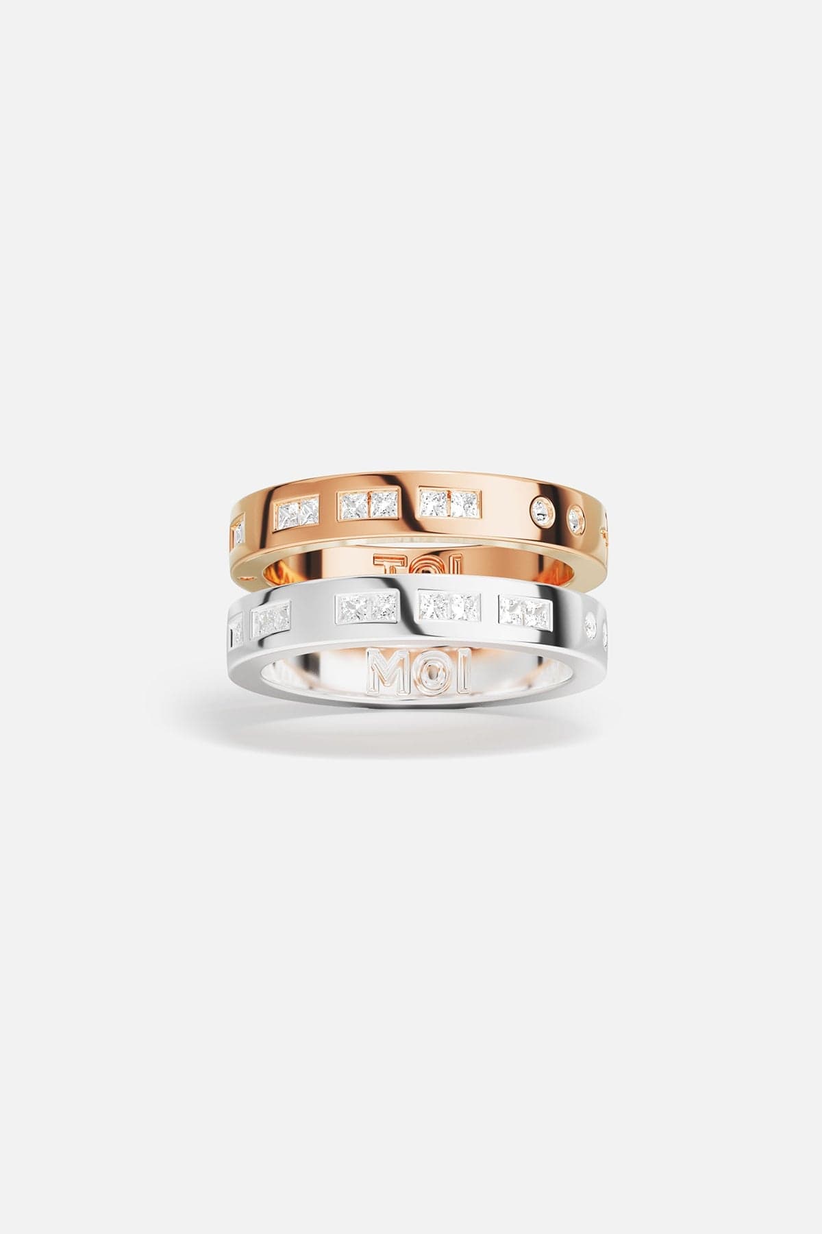 Rings APM Monaco: three stacked rings in white metal with MOI, rose gold with TOI, and yellow gold with white cubic zirconia.