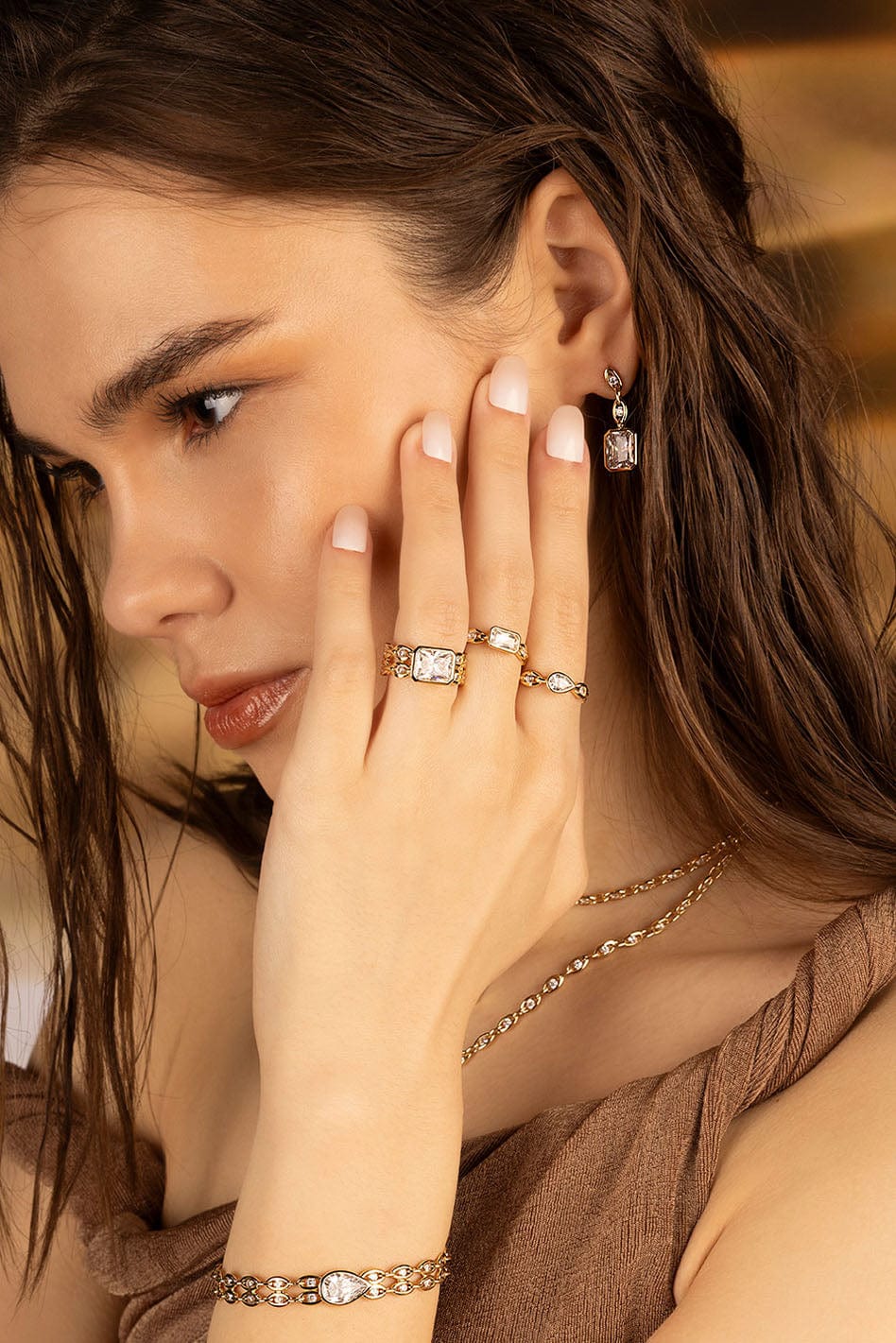 APM Monaco Éclat Chain Ring in Yellow Gold worn on hand