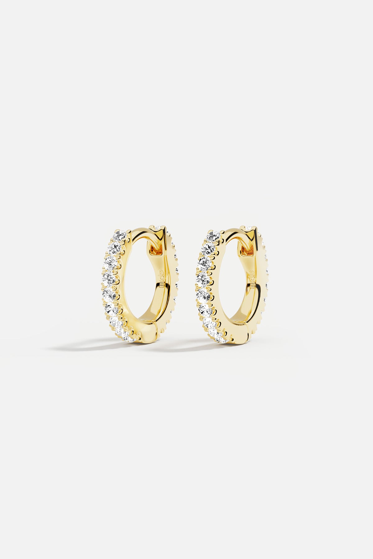 APM Hoop Earrings in warm gold color, a timeless sparkle for every day.