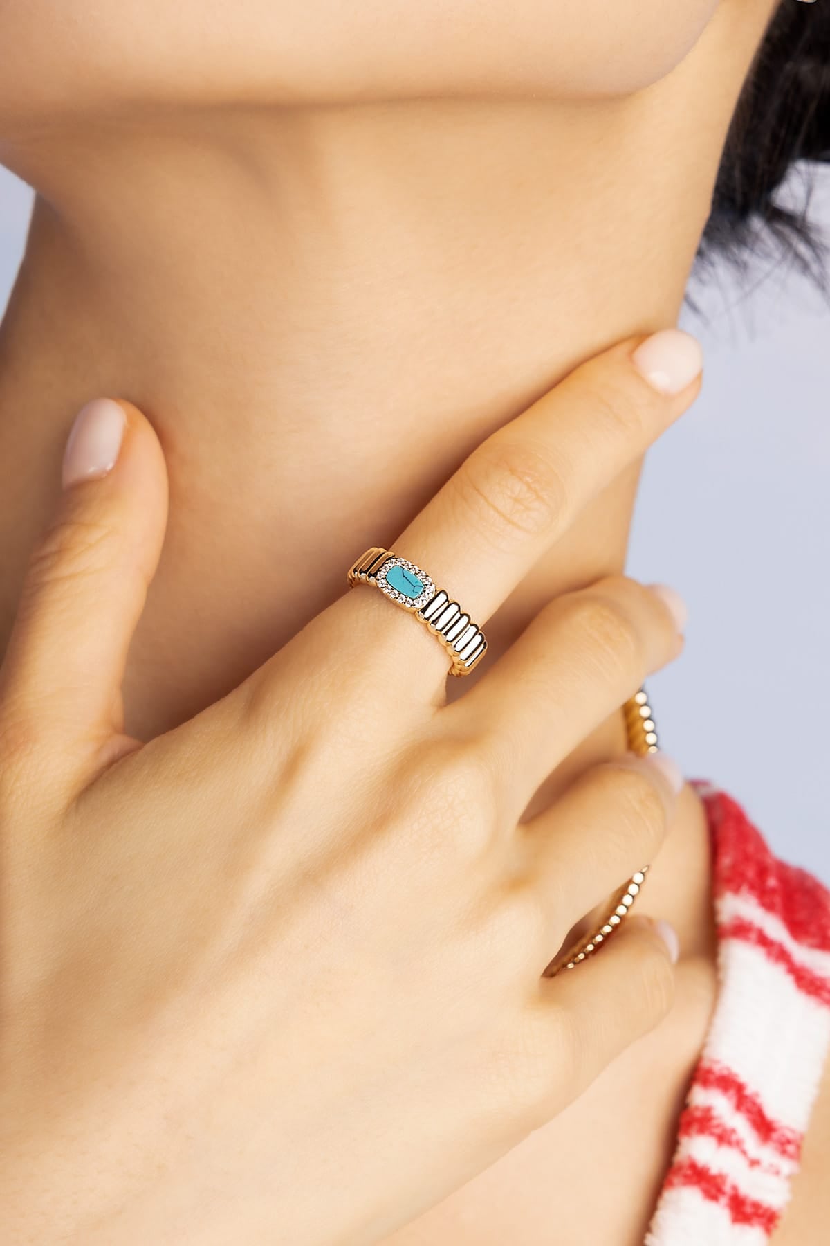 02-Y24331XTU-APM-Monaco-Les-Calanques-Ring-Worn
