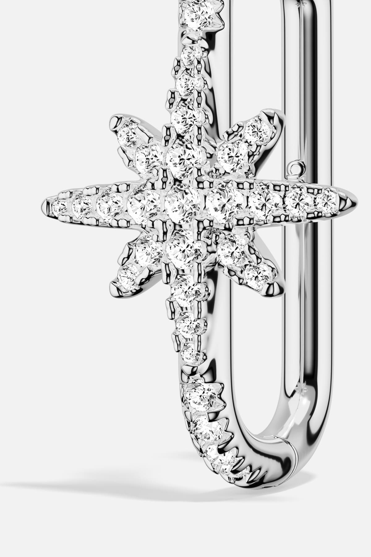 APM Météorites Ring, a shimmering star in rhodium finish, effortlessly celestial.