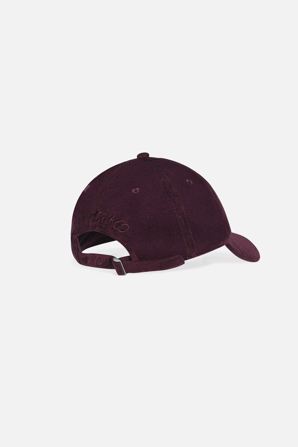 APM Cap in deep burgundy, an effortless signature for city-cool moments.