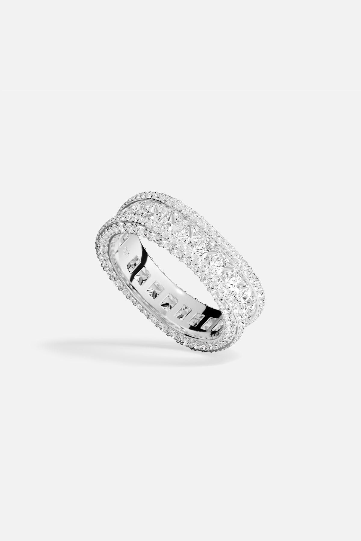 APM Ring in rhodium finish, radiant brilliance for effortless everyday elegance.