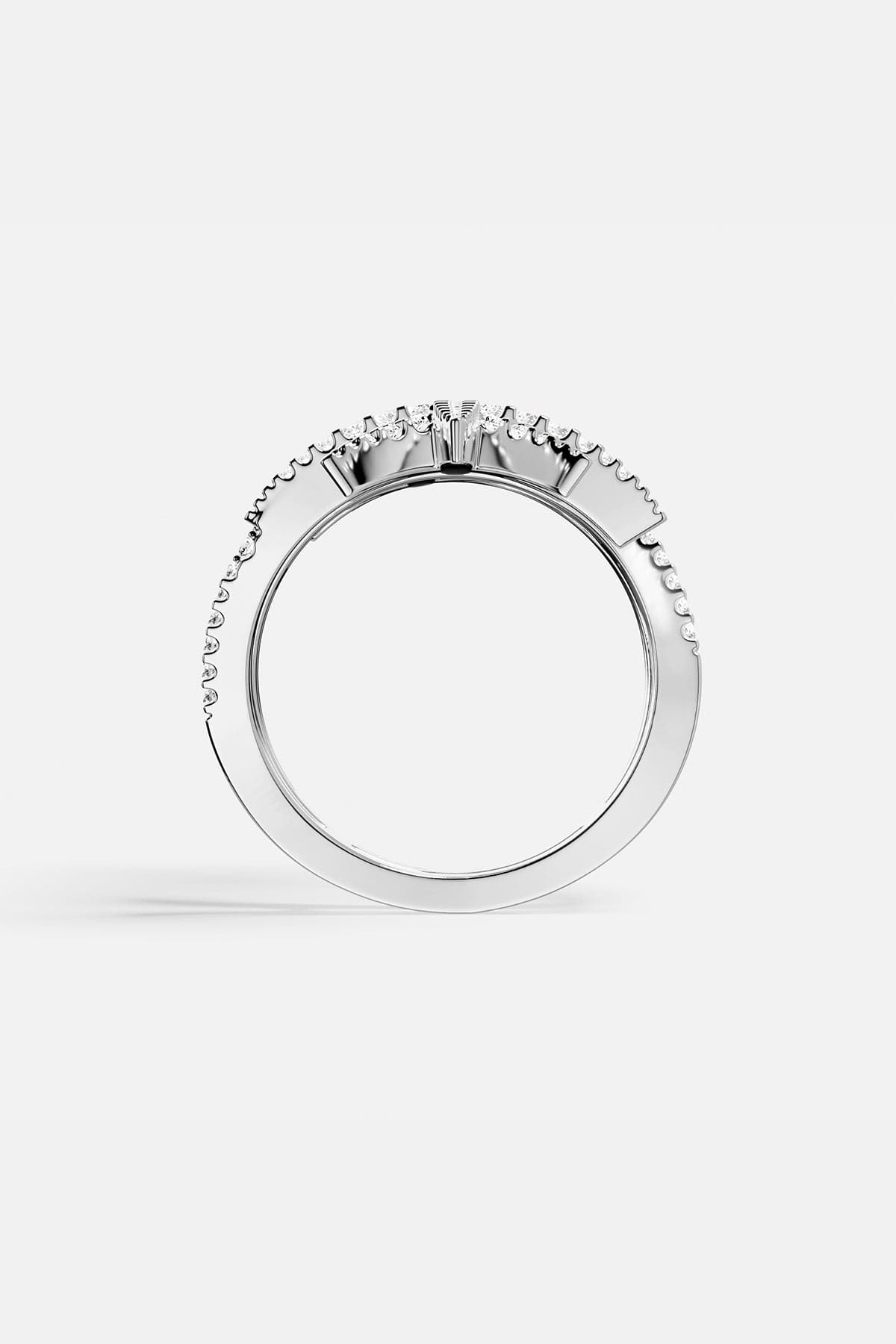 APM double-meteorites silver ring with star-shaped design on a white background