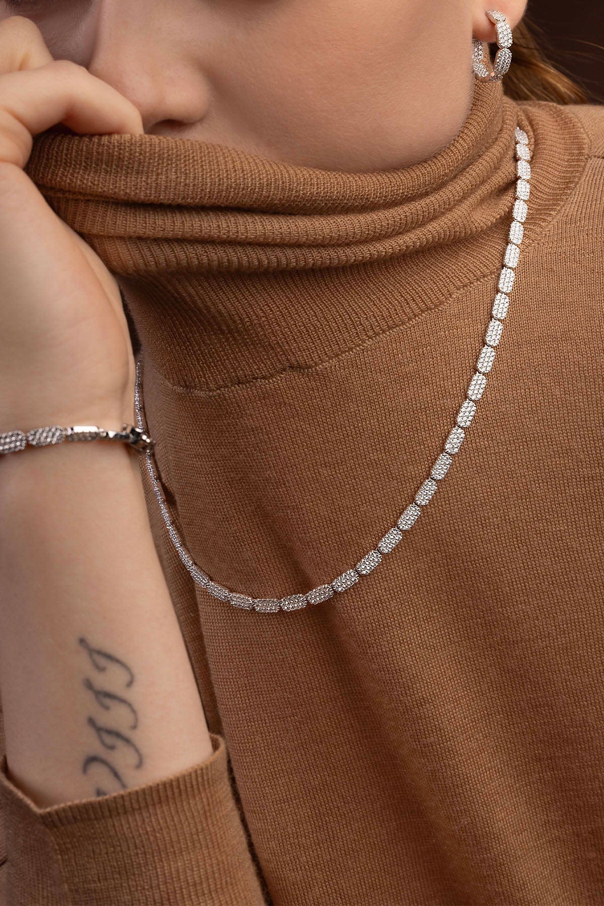 Dainty silver necklace online