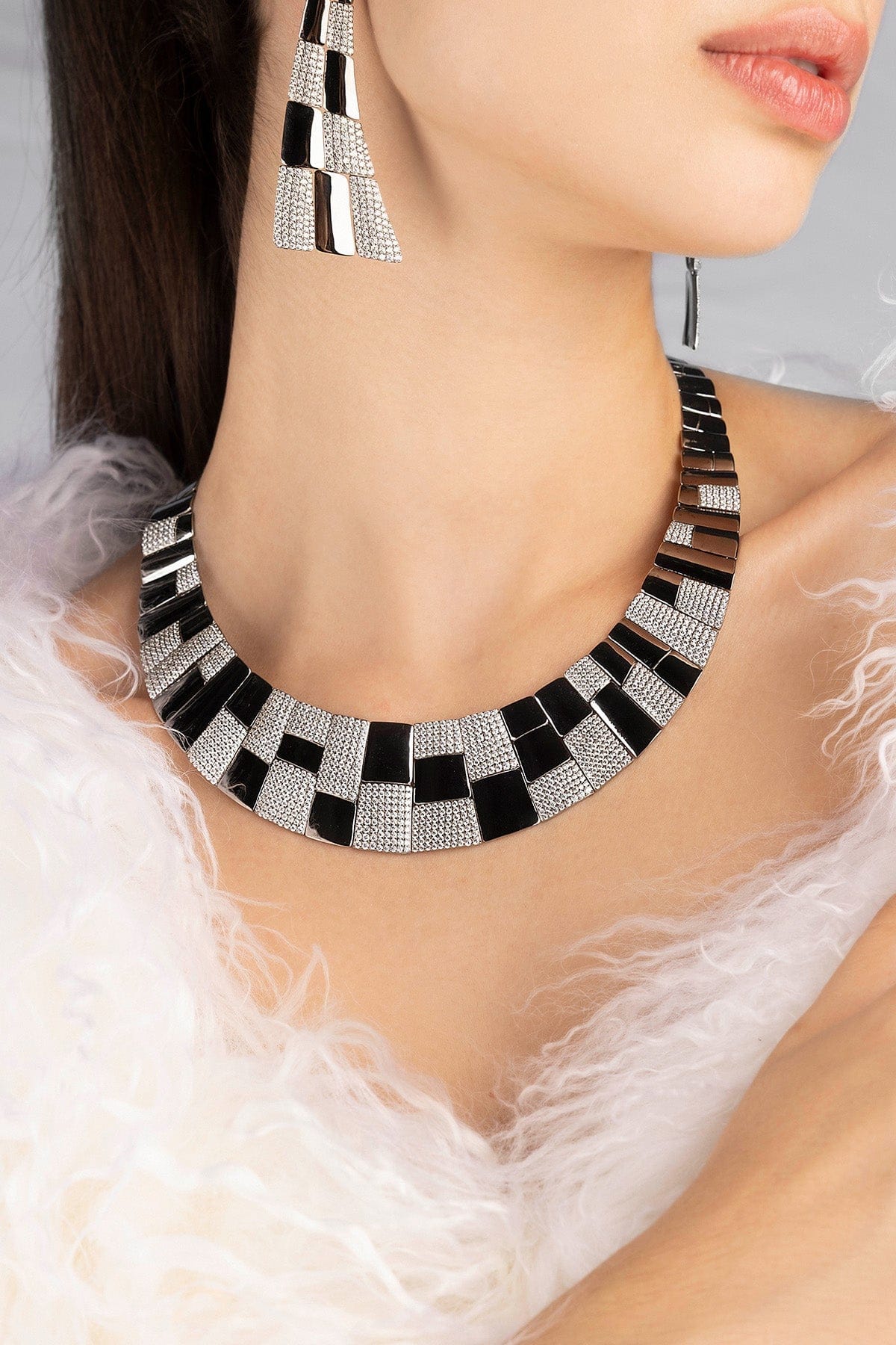 Necklace and earrings with geometric pattern worn by a model