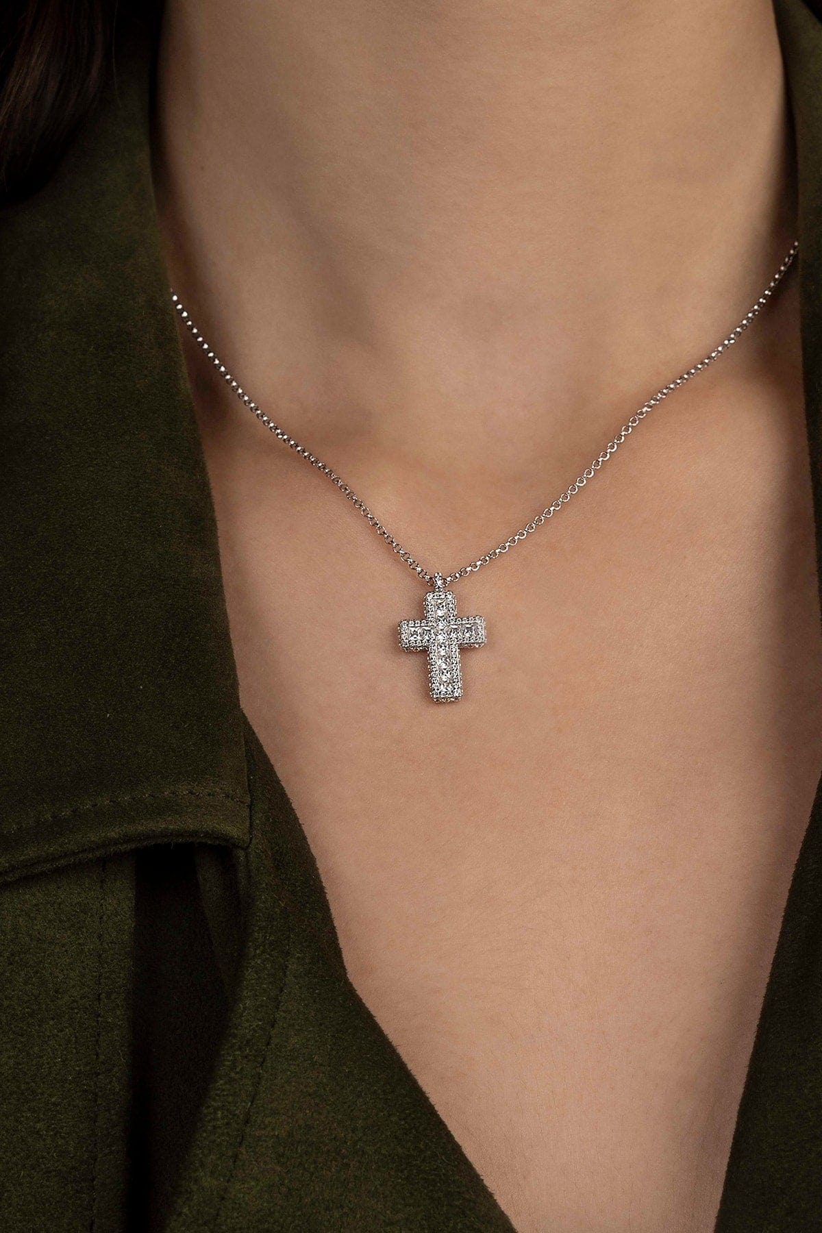 Pavé Cross Adjustable Necklace | APM Monaco