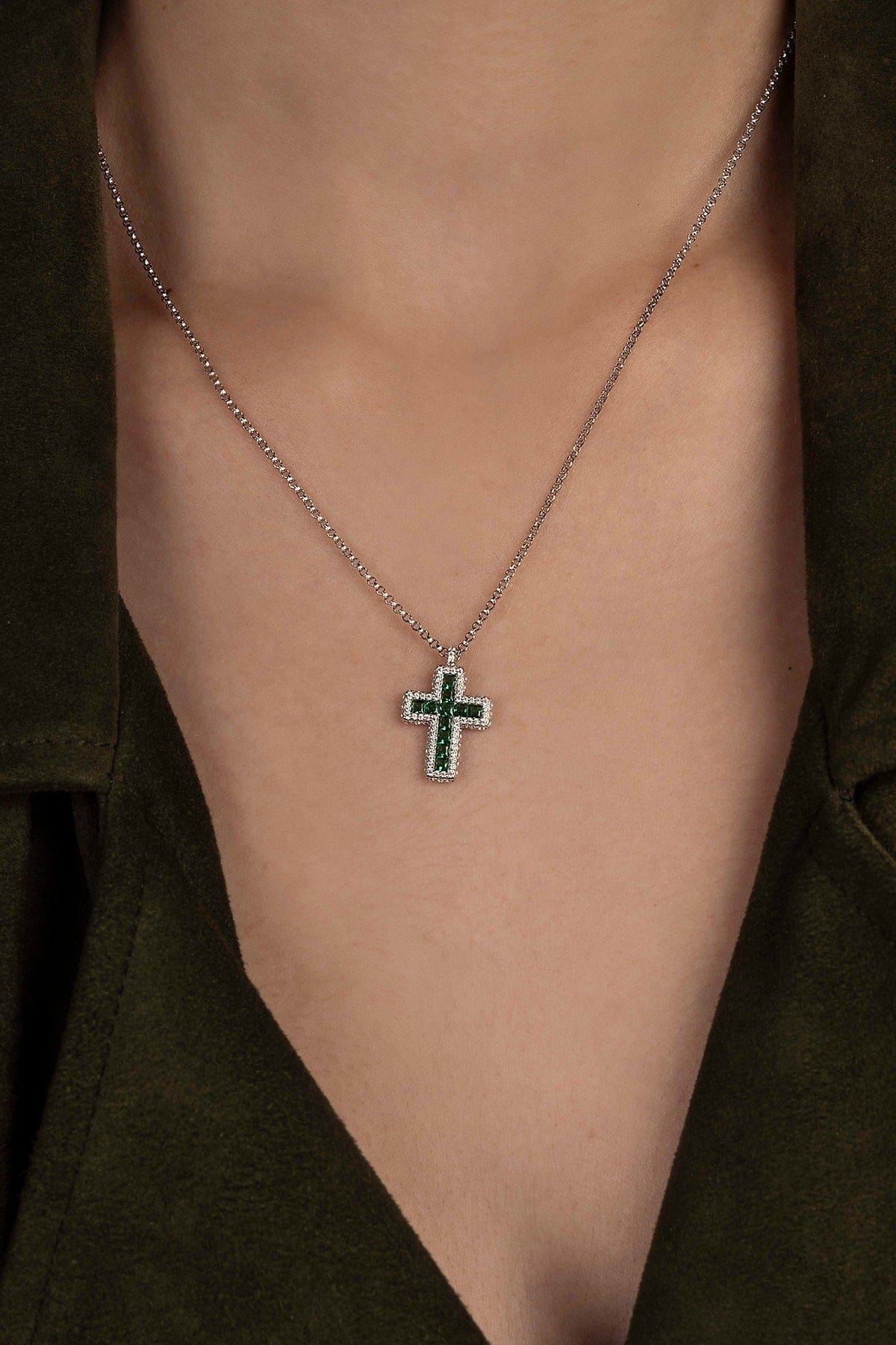 Green Pavé Cross Adjustable Necklace | APM Monaco