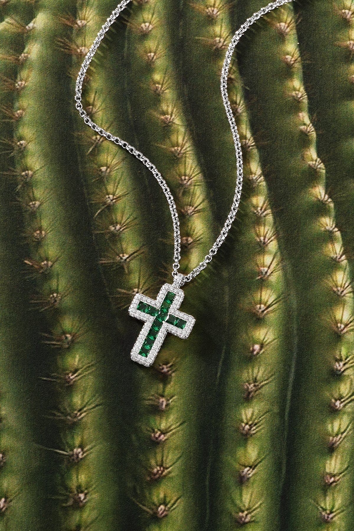 Green Pavé Cross Adjustable Necklace | APM Monaco