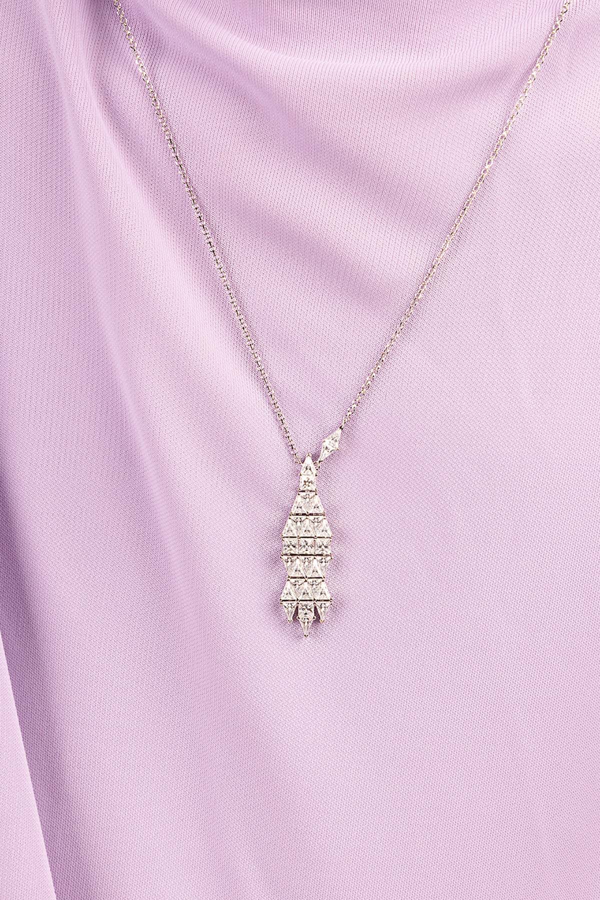 White silver necklace paved with zirconia