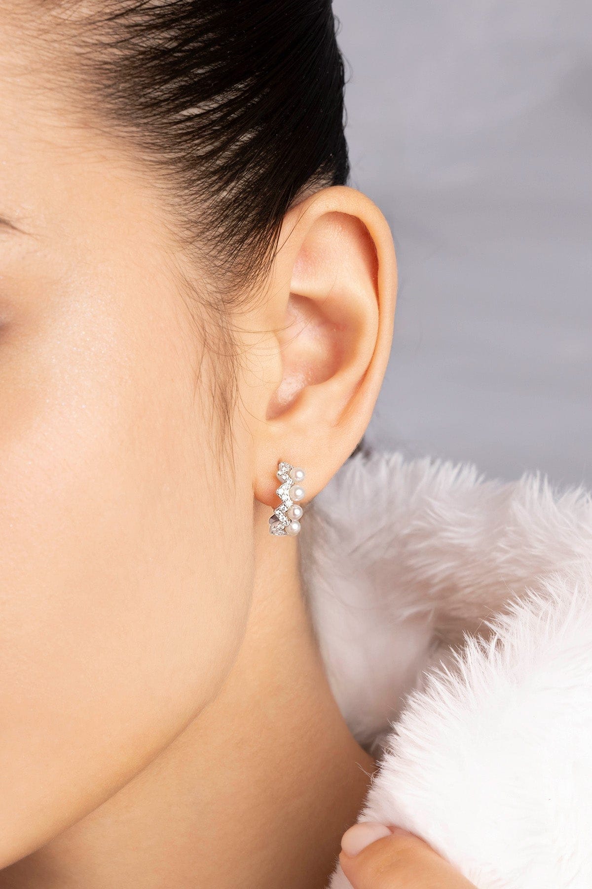 apm monaco Up And Down パール ピアス Up and Down Earrings with Pearls | APM Monaco