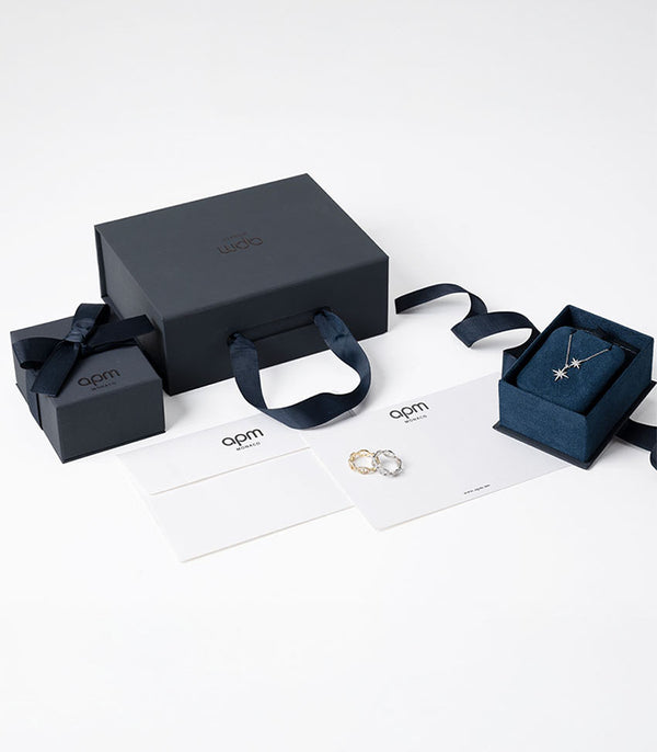 Star-shaped necklace in APM MONACO dark blue jewelry box