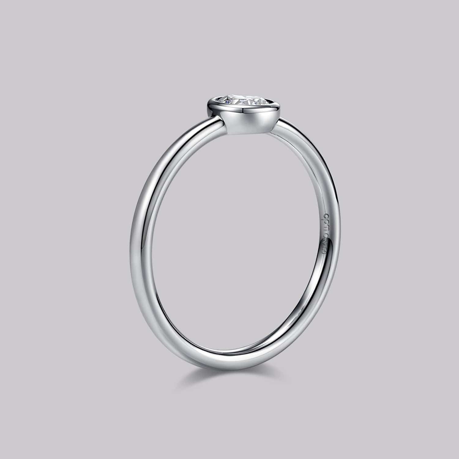 Round Diamond Ring (0.24ct) - APM Monaco