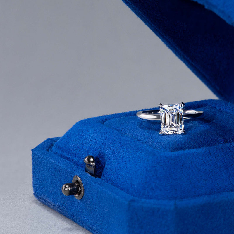 Solitaire Emerald Diamond Ring (2ct)