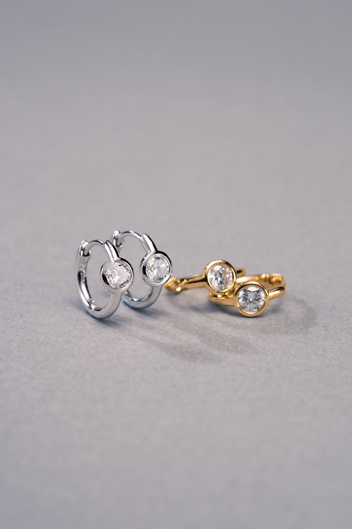 Round Diamond Huggie Earrings (0.28ct) - APM Monaco