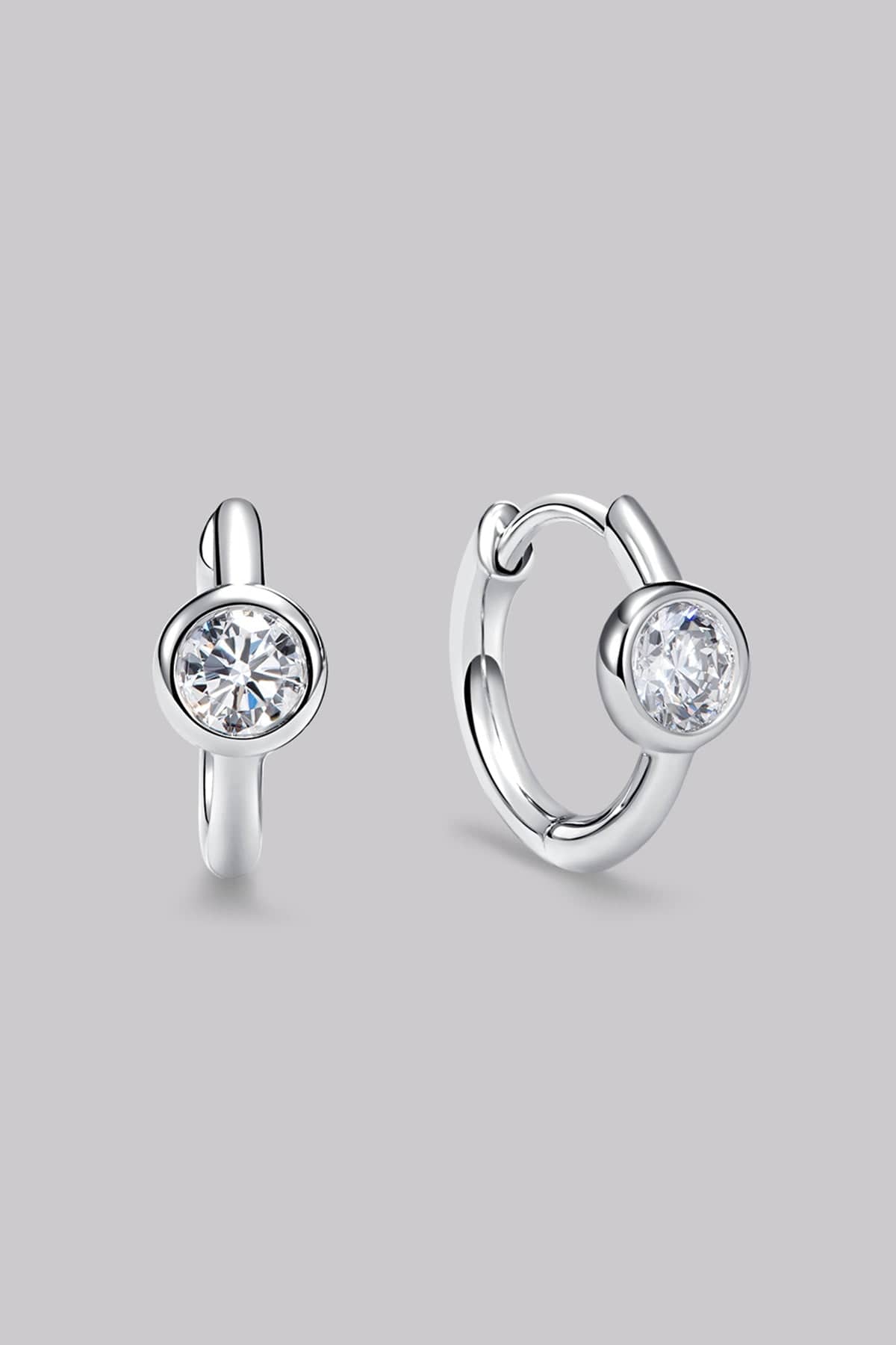 Round Diamond Huggie Earrings (0.28ct) - APM Monaco