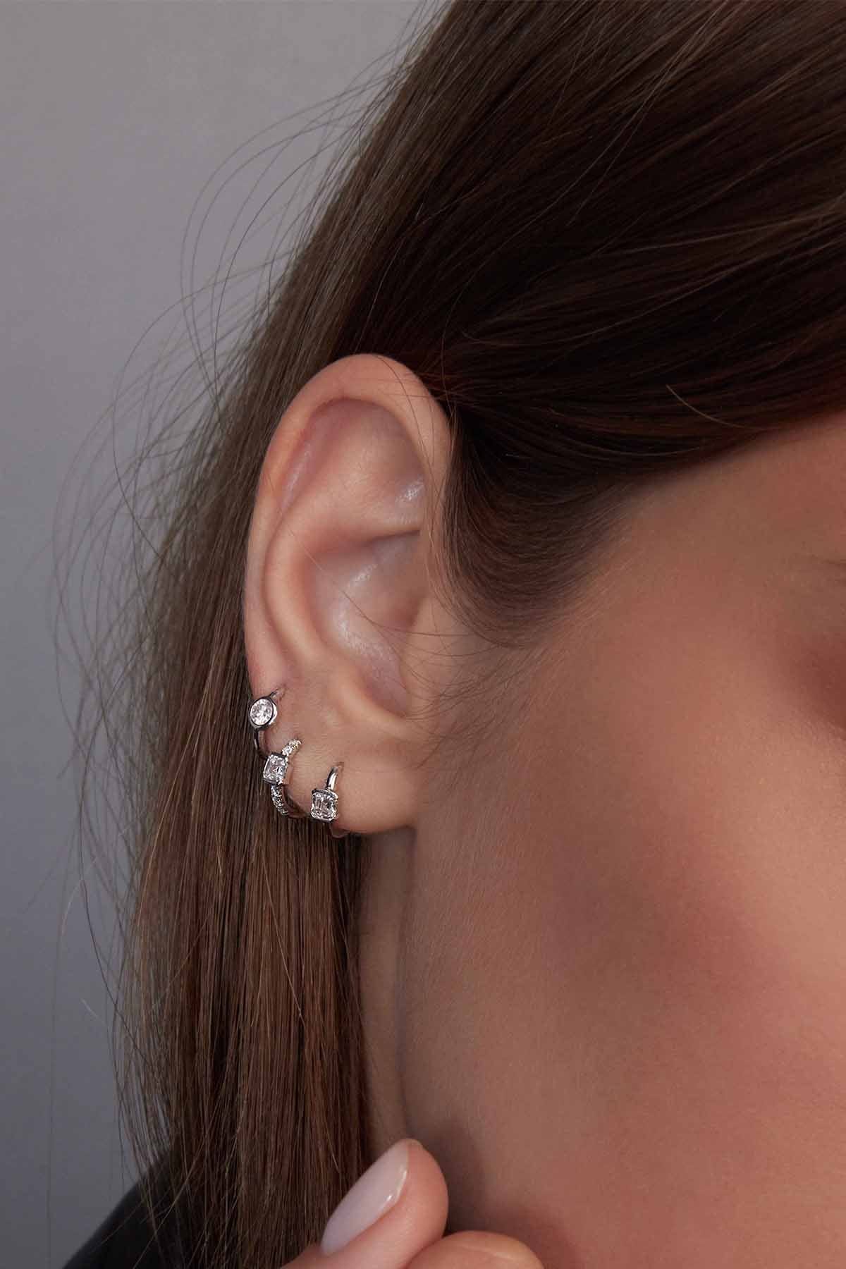 Asscher Diamond Huggie Earrings (0.40ct) - APM Monaco