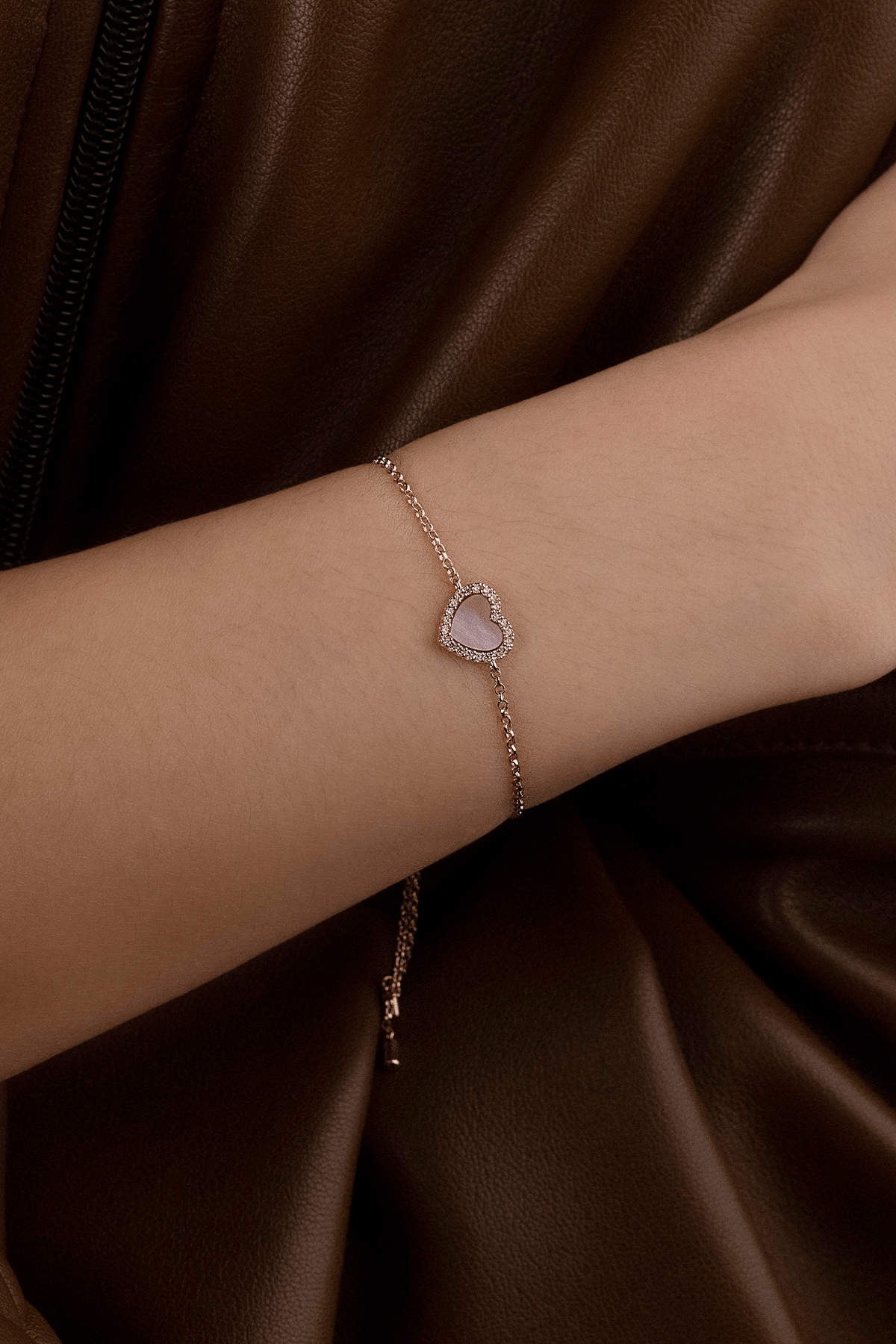 APM Monaco Pink Nacre Heart Adjustable bracelet in Rose Gold