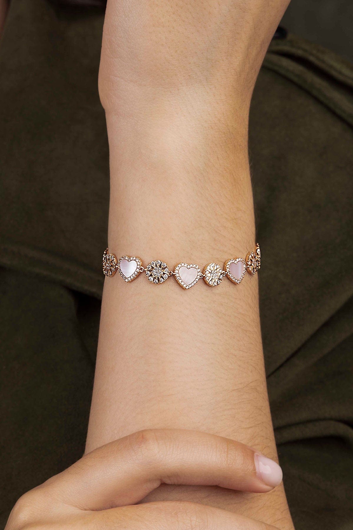 apm monaco ハート　ブレスレット Pink Nacre Heart & Dot Adjustable bracelet | APM Monaco