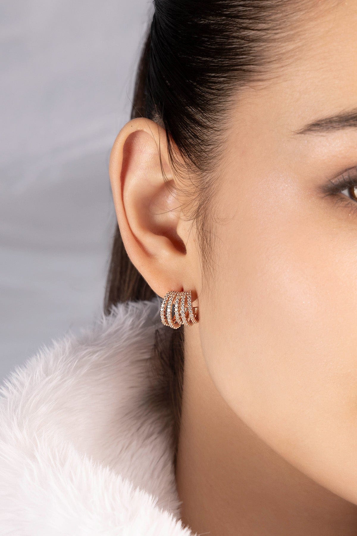 apm Monacoローズゴールド フープピアス ストーン付き Five-hoop Earrings | APM Monaco