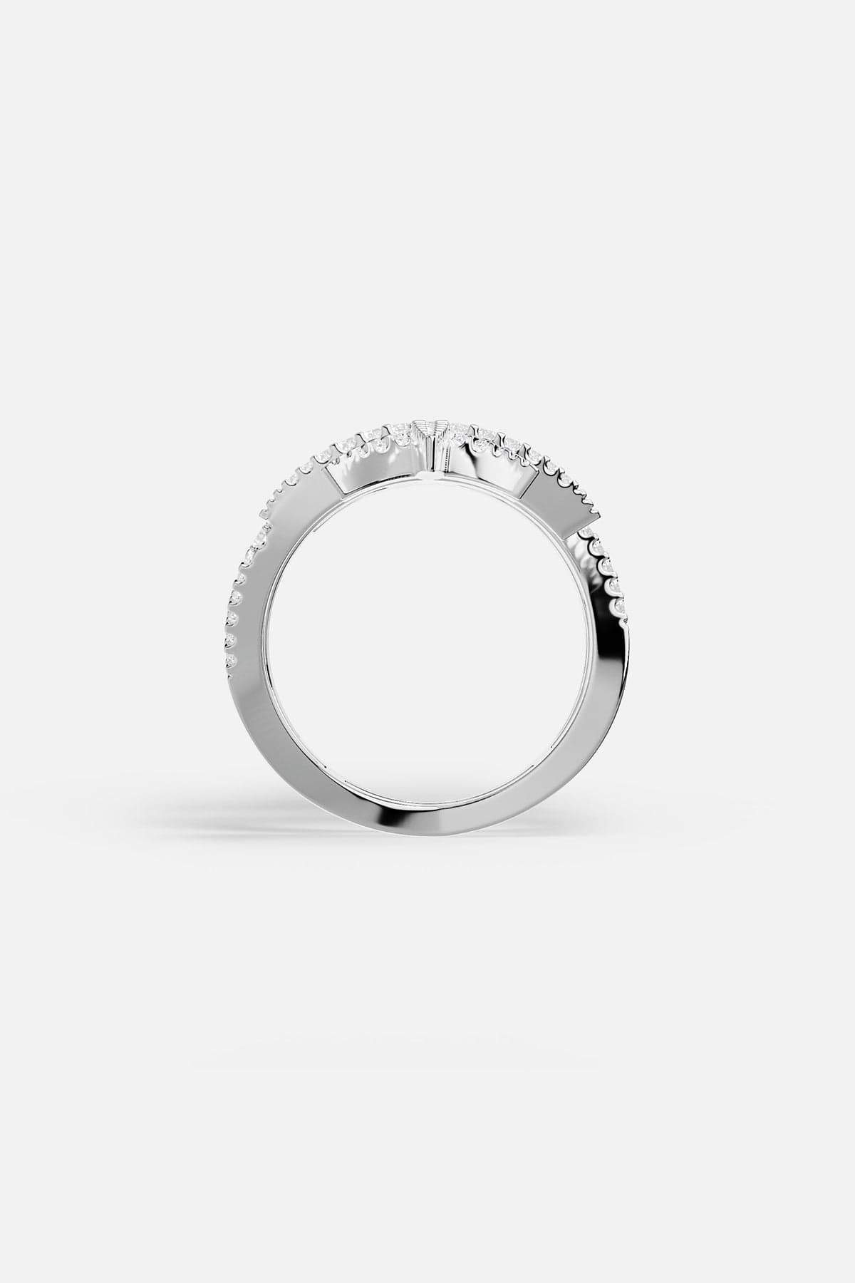APM double-meteorites Silver-tone ring with star-shaped design on a white background