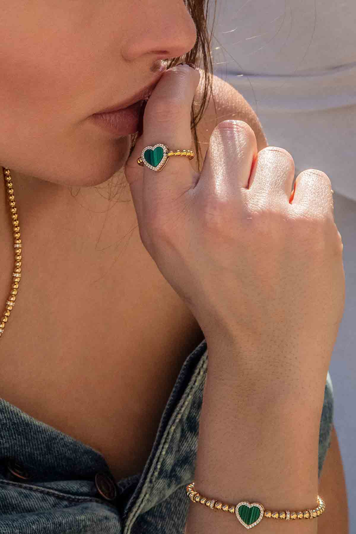 APM Monaco Malachite Heart Twist Ring in Yellow Gold