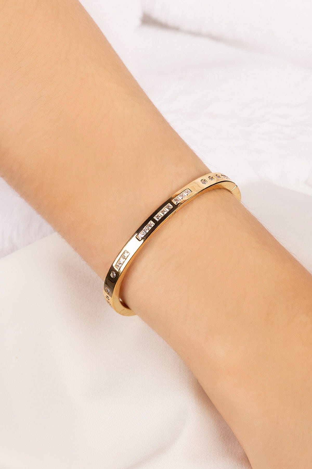 BONHEUR Morse Code Bangle | APM Monaco